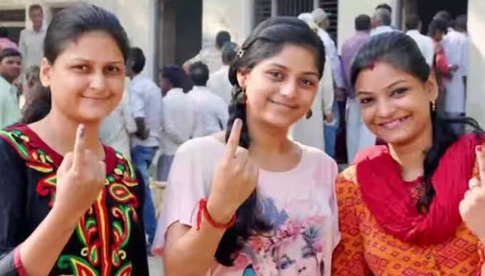 First Time Voter: એવા ઘણા મતદારો છે જેઓ 18મી લોકસભાની ચૂંટણીમાં પહેલીવાર વોટ આપવા જશે. આવી સ્થિતિમાં, કેટલીક બાબતો છે જે ધ્યાનમાં રાખવી ખૂબ જ મહત્વપૂર્ણ છે. ચાલો જાણીએ કઈ કઈ બાબતો મહત્વની છે.