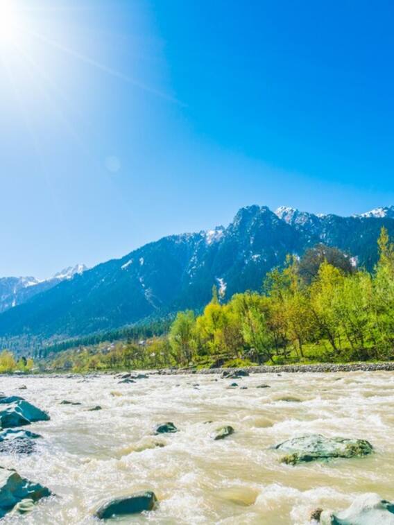 गर्मी से राहत पाने के लिए भारत में कहां घूम सकते हैं?