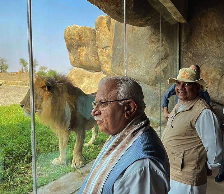 हरियाणा के पूर्व मुख्यमंत्री मनोहर लाल खट्टर का कहना है कि मुझे पूरा विश्वास है कि विपक्ष (कांग्रेस) दौड़ से बाहर है.(फाइल)