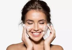 50ની ઉંમરે પણ યંગ દેખાશો, બસ યાદ રાખો આ 4 સ્કિન કેર ટિપ્સ