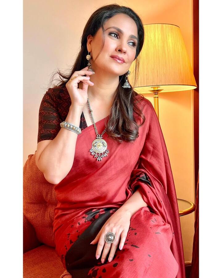 केली से ब्रेकअप के बाद लारा और डिनो मोरिया को एक साथ वक्त गुजारते देखा गया. हालांकि कपल ने कभी इन अफवाहों को कंफर्म नहीं किया. डिनो के बाद लारा का नाम अमेरिकी प्रोफेशनल बेसबॉल प्लेयर डेरेक जेटर के साथ जुड़ा.