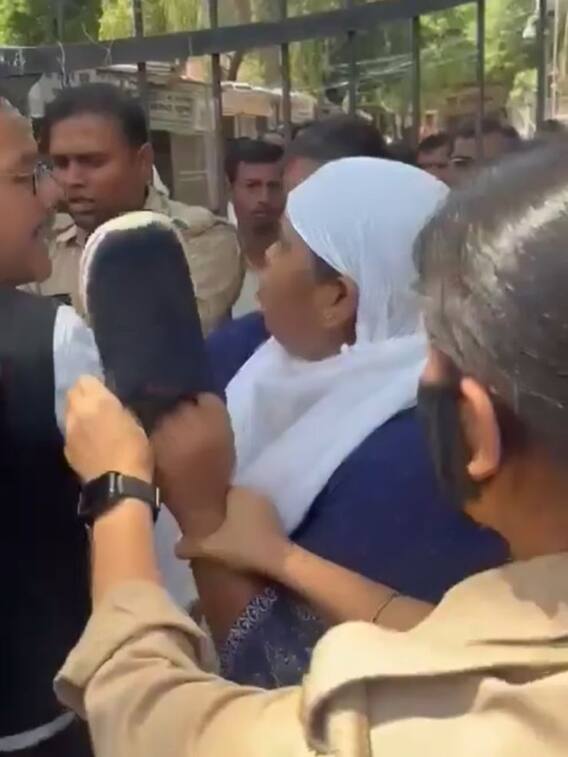 भरी अदालत में पति को जूते से पीटा