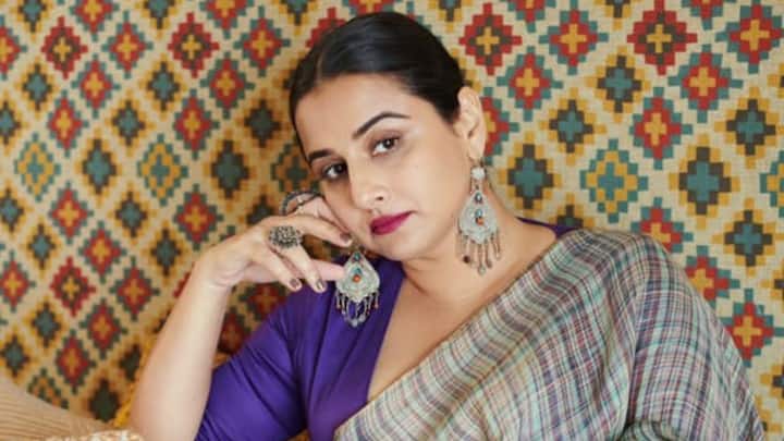 বিদ্যা বলছেন, 'আসলে আমি ভীষণ অল্প জিনিস নিয়ে থাকতে পছন্দ করি। তাই বাকি অভিনেতা অভিনেত্রী, এমনকি বাকি সাধারণ মেয়েদের থেকেও আমার কাছে অনেক কম সংখ্যক শাড়ি আছে। অনেকে হয়তো বললে বিশ্বাসই করবেন না যে আমার কাছে শাড়ি আছে মাত্র ২৫ টা!'