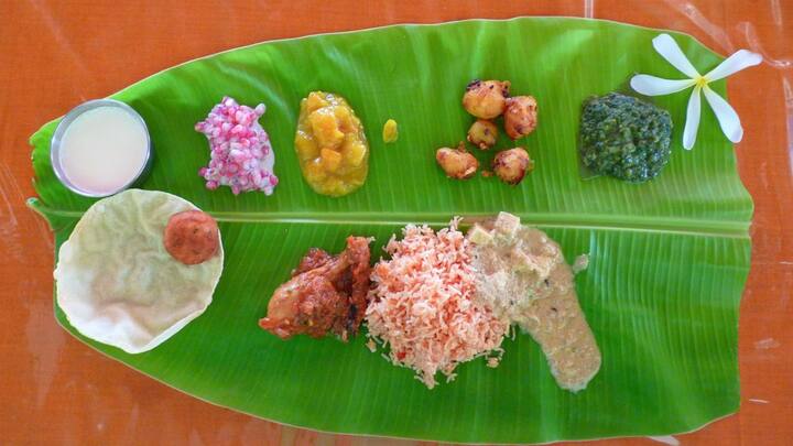 সোশ্যাল নামে অন্য একটি পাবে আবার ভোট দেওয়ার জন্য বার্তা দিয়ে বিশেষ বিল ছাপানো হয়েছে। ভোট দেওয়ার পর সেই বিল ও হাতে লেগে থাকা কালি দেখালেই খাবারে ২০ শতাংশ ছাড় দেওয়ার কথা ঘোষণা করেছে তারা। (ছবি সৌজন্য-পিক্সাবে)