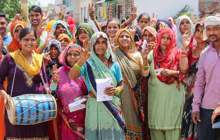 33 में 19 देशों में इस नियम को तोड़ऩे पर सजा भी दी जाती है. आस्ट्रेलिया, अर्जेंटीना, ब्राजील, सिंगापुर, तुर्की, बेल्जियम सहित 19 देशों में चुनावी प्रक्रिया लगभग भारत जैसी ही है.