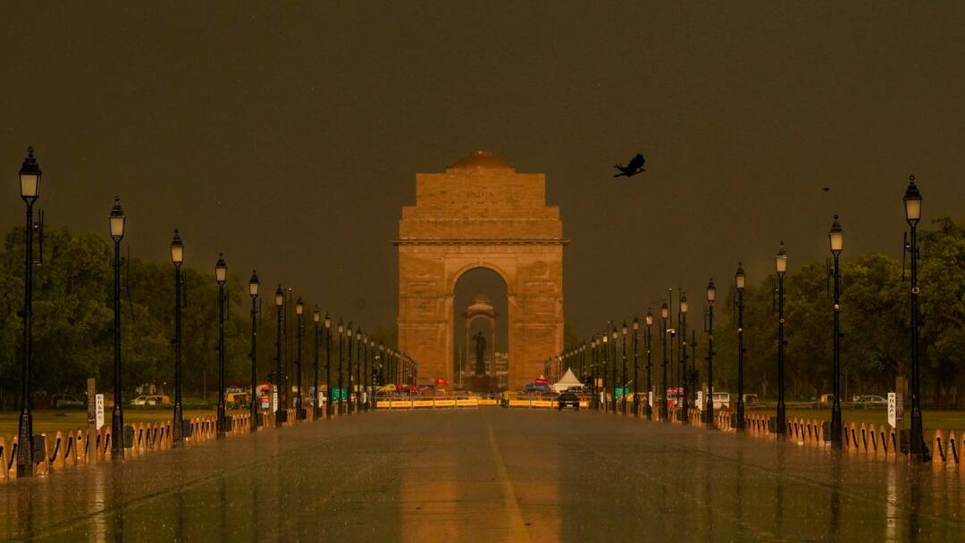 Delhi Weather: दिल्ली के कई इलाकों में हल्की बारिश, तपती गर्मी से मिली राहत Delhi Weather Rain in many areas of Delhi respite from heatwate high temperatures Delhi Weather: दिल्ली के कई इलाकों में हल्की बारिश, तपती गर्मी से मिली राहत