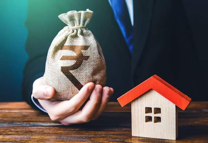 आपके लोन खाते की स्थिति अच्छी होनी चाहिए और इसमें कोई बकाया राशि भी नहीं होनी चाहिए. होम लोन ट्रांसफर करते वक्त कुछ चार्जेज शामिल हो सकते हैं, जैसे कि प्री पेमेंट, मूल्यांकन, प्रोसेसिंग पेमेंट आदि.