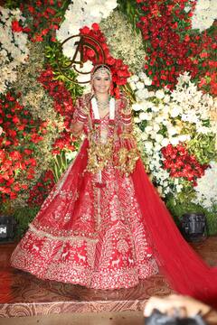 Arti Singh Wedding Pics: सुर्ख लाल जोड़े में दुल्हन बनीं आरती सिंह, देखें शादी के बाद पति संग खूबसूरत तस्वीरें