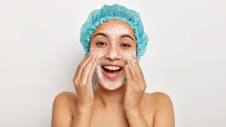 Skin Care: चेहरे को खूबसूरत बनाने के लिए लोग कई प्रयास करते हैं. ऐसे में कुछ लोग साबुन का इस्तेमाल करते हैं, लेकिन क्या आप जानते हैं, साबुन का इस्तेमाल करना सही होता है या नहीं?