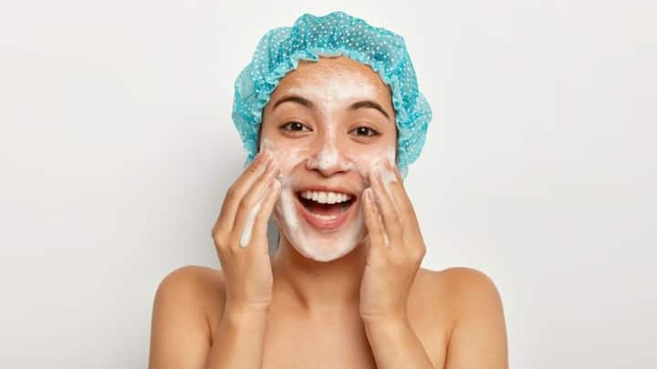 applying soap on the face is good or not for the skin Know its effect |  Skin Care: चेहरे पर साबुन लगाना स्किन के लिए सही होता है या नहीं? जानें इसका