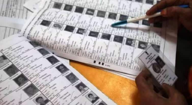 akola Lok Sabha Election 2024 Phase 2 Confusion in voter list continues in second phase election commission akola maharashtra marathi news Lok Sabha Election 2024 Phase 2 : मतदार यादीतील घोळ दुसऱ्या टप्प्यातही कायम; शेकडो मतदार आल्या पावली माघारी