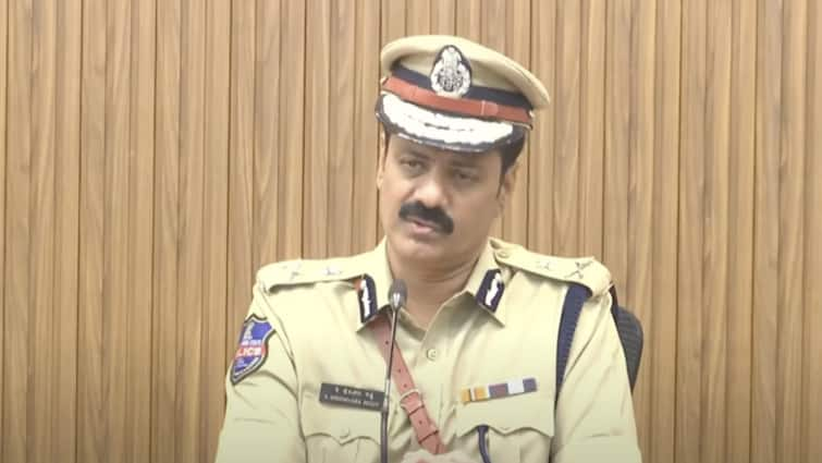 Hyderabad CP Kothakota Srinivas Reddy updates phone tapping case details Phone Tapping Case: ఫోన్ ట్యాపింగ్ కేసు: ప్రభాకర్ రావుకు రెడ్ కార్నర్ నోటీసులపై సీపీ కీలక వ్యాఖ్యలు