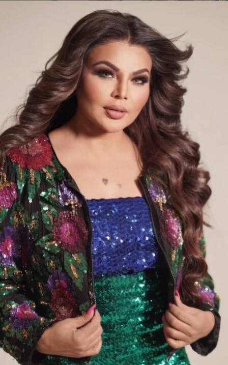 बॉलीवुड की ड्रामा क्वीन राखी सावंत ने अपनी पार्टी राष्ट्रीय आम पार्टी लॉन्च की थी और 2014 का चुनाव मुंबई नॉर्थ वेस्ट सीट से लड़ा था. उन्हें केवल दो हजार वोट ही मिले थे और वे हार गई थीं.