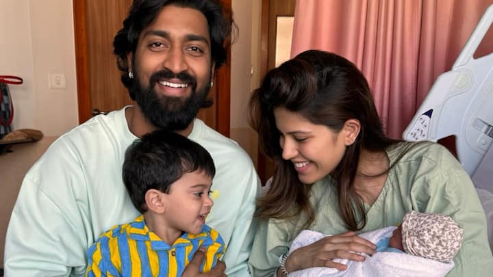 Krunal Pandya: लखनऊ सुपर जाएंट्स के क्रिकेटर क्रुणाल पांड्या की वाइफ पंखुड़ी शर्मा ने दूसरे बच्चे को जन्म दिया है. दोनों कपल ने अपने बच्चे का नाम वायु रखा है.