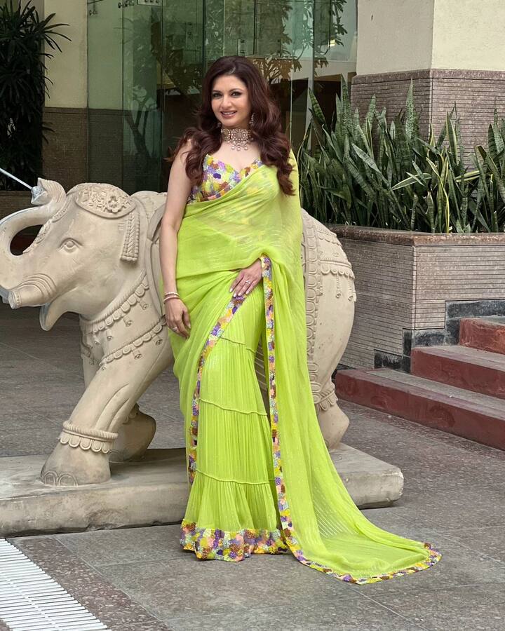 ભાગ્યશ્રીની 23 વર્ષીય દીકરી અવંતિકા ઈવેન્ટ્સમાં ઘણી ઓછી જોવા મળતી હોય છે, પણ સોશિયલ મીડિયા પર તે ઘણી એક્ટિવ છે.