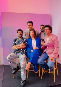 ‘द ग्रेट इंडियन कपिल शो’ ग्लोबली कर रहा ट्रेंड,  'किंग ऑफ कॉमेडी' ने शो की सक्सेस पर टीम के साथ मनाया जश्न, देखें तस्वीरें