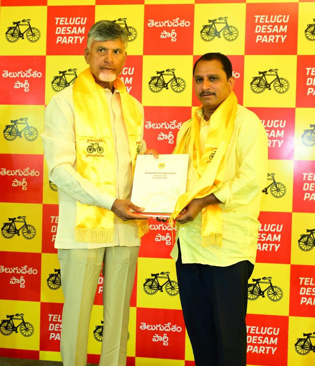 Anantapur News: అనంతపురం అర్బన్‌ శాంతించిన టీడీపీ అసమ్మతి నేతలు - అభ్యర్థితో కలిసి ప్రచారం