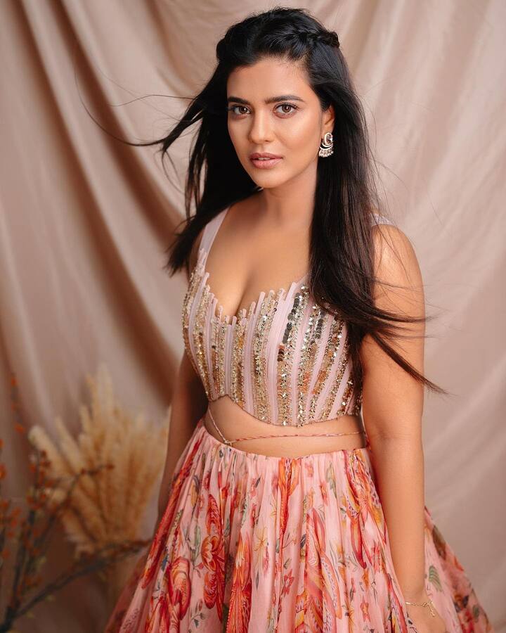 தென்னிந்திய திரையுலகின் பிரபலமான நடிகைகளுள் ஒருவர் நடிகை ஐஸ்வர்யா ராஜேஷ்.