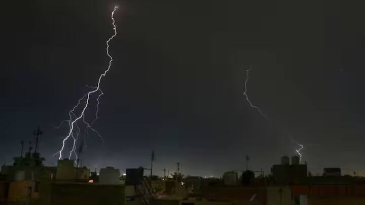 IMD અનુસાર, આસામ, મેઘાલય, નાગાલેન્ડ, મણિપુર, મિઝોરમ, ત્રિપુરા જેવા પૂર્વોત્તર રાજ્યોમાં ભારે પવન સાથે વીજળી પડવાની સંભાવના છે. ઉત્તરાખંડ, વિદર્ભ, મધ્ય મહારાષ્ટ્ર અને મરાઠવાડામાં પણ તેની શક્યતા વ્યક્ત કરવામાં આવી છે. પૂર્વોત્તર ભારત અને સિક્કિમમાં હળવો વરસાદ થઈ શકે છે.