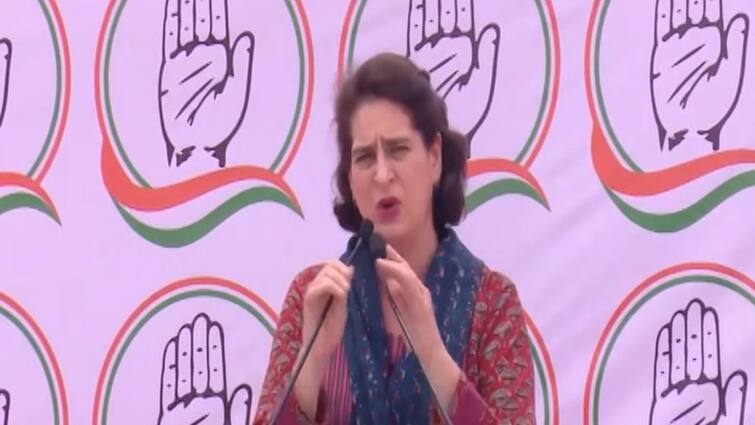 Lok Sabha Elections: Congress leader Priyanka Gandhi addressed a public meeting in Dharampur, Valsad Lok Sabha Elections: વલસાડમાં પ્રિયંકા ગાંધીએ કર્યા આકરા પ્રહારો, 'PM મોદીએ ગરીબોના નહીં, કરોડપતિ મિત્રોના રૂપિયા માફ કર્યા'
