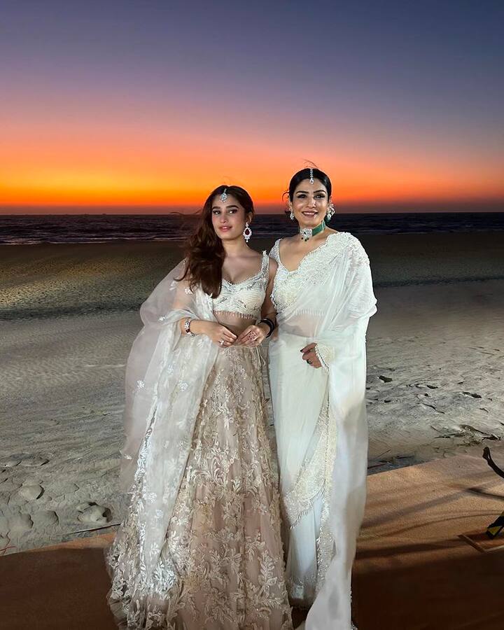 Rasha Thadani Photo: બૉલીવુડની હૉટ એક્ટ્રેસ રવીના ટંડનની લાડલી રાશા થડાની અત્યારે માત્ર 19 વર્ષની જ છે, અને તેને સુંદરતામાં મોટી મોટી હીરોઇનોને પણ માત આપી છે. રાશાને સુંદરતા વારસામાં મળી છે.