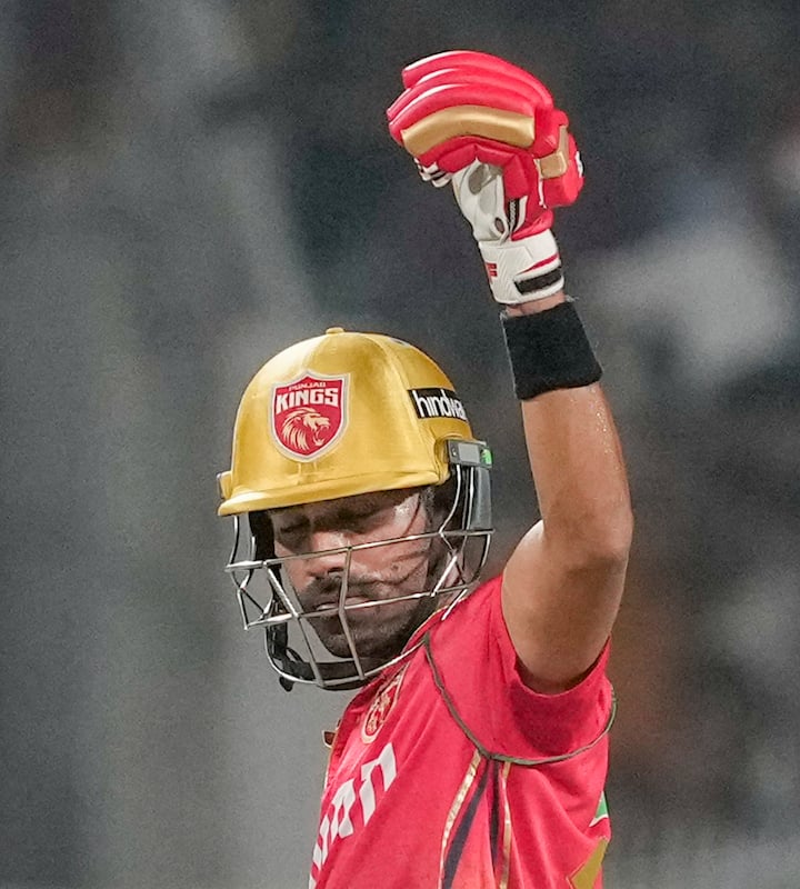 Apart from this, Shashank Singh, who came to bat at number four, scored 68 runs in 28 balls, which included 2 fours and 8 sixes.  During this innings, Shashank's strike rate was 242.86.