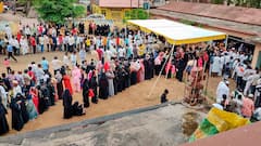 चुनाव आयोग ने की गलती तो मैक्सी पहनकर वोट डालने पहुंच गया शख्स, जानें क्या है मामला