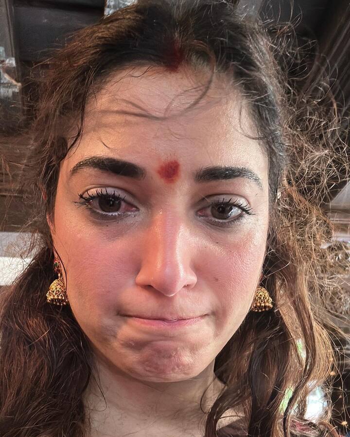 பேயாக நடிக்கவிருக்கும் தமன்னாவின் வேர்த்து விறுவிறுத்து காணப்படும் தமன்னாவின் முகம்