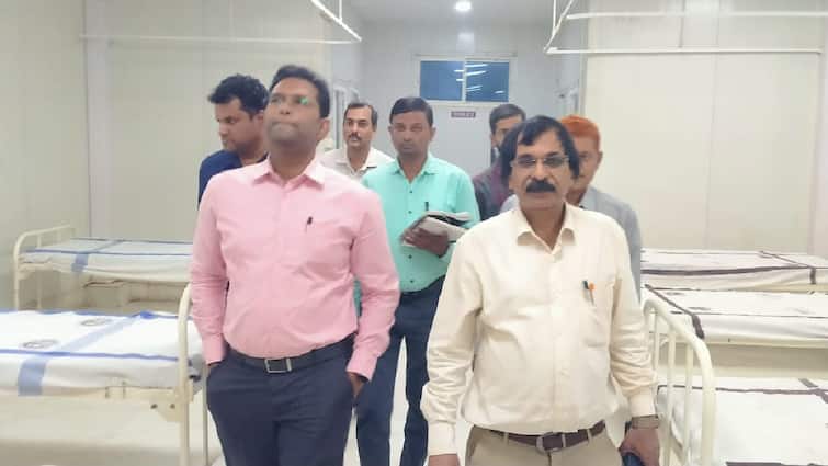 Bihar Nawada DM Prashant Kumar CH suddenly reached Sadar Hospital at Night gave many instructions to officers ANN Nawada News: नवादा में अचानक सदर अस्पताल पहुंचे DM तो मचा हड़कंप, व्यवस्था देख जताई नाराजगी