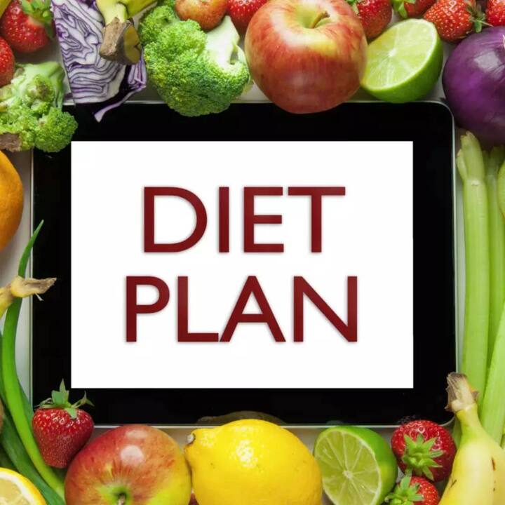 ਕੁਝ ਲੋਕ ਮਾਹਿਰਾਂ ਤੋਂ ਆਪਣਾ ਡਾਈਟ ਚਾਰਟ ਬਣਵਾ ਲੈਂਦੇ ਹਨ ਜਦੋਂ ਕਿ ਕੁਝ ਲੋਕ ਖੁਦ ਹੀ ਡਾਈਟ ਨੂੰ ਫਾਲੋ ਕਰਨਾ ਸ਼ੁਰੂ ਕਰ ਦਿੰਦੇ ਹਨ। ਕੀ ਤੁਸੀਂ ਜਾਣਦੇ ਹੋ ਕਿ ਗਲਤ ਡਾਈਟ ਚਾਰਟ ਦਾ ਪਾਲਣ ਕਰਨਾ ਤੁਹਾਡੀ ਸਿਹਤ ਨੂੰ ਨੁਕਸਾਨ ਪਹੁੰਚਾ ਸਕਦਾ ਹੈ।