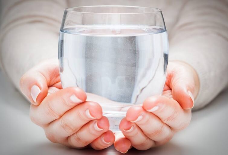 Just drink this water on an empty stomach in the morning, it will protect you from heart attack for life Health Benefits:બસ સવારે ખાલી પેટ આ એક  પાણીનું કરો સેવન, જીવનભર હાર્ટ અટેકથી બચાવશે