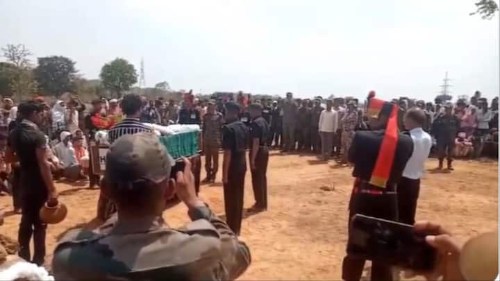 Cremation of martyred soldier in Leh Ladakh in ancestral village of Chhatarpur Madhya Pradesh ann MP News: लेह लद्दाख में शहीद जवान का पैतृक गांव में अंतिम संस्कार, ट्रक के खाई में गिरने से हुआ था हादसा
