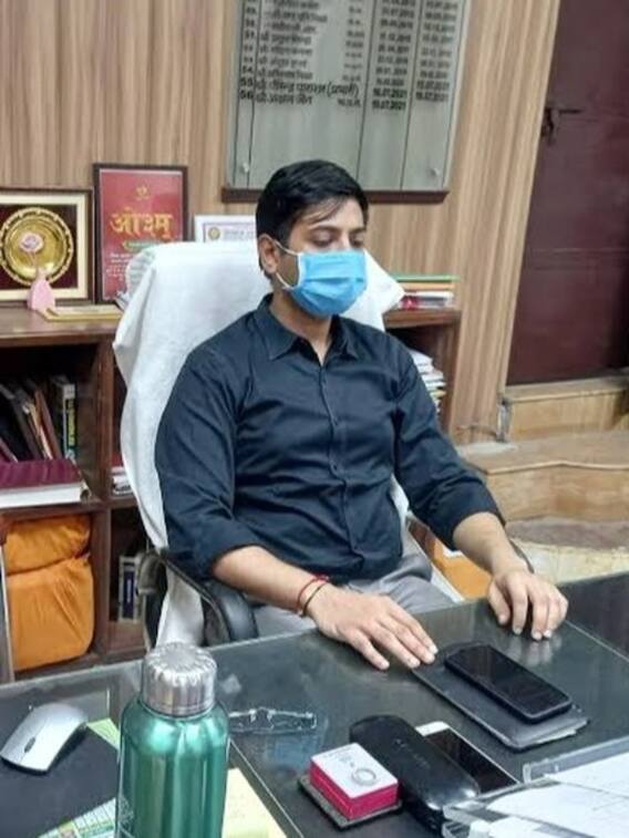 IAS की सैलरी पर कितना लगता है टैक्स