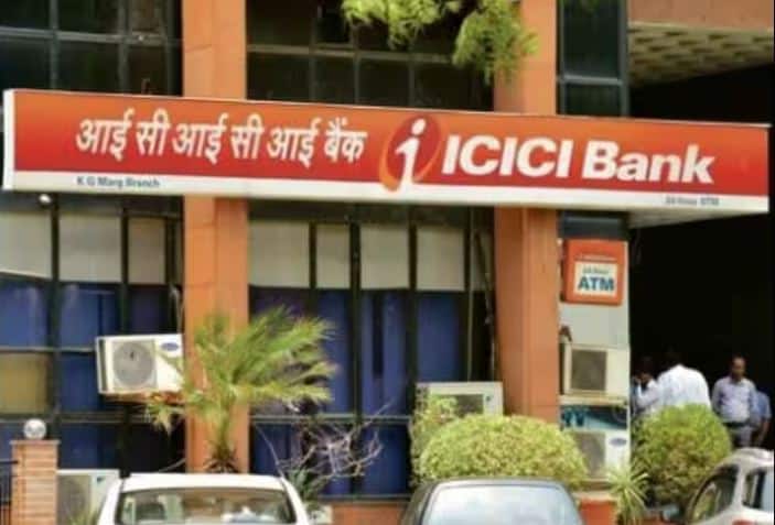 ICICI ਬੈਂਕ ਨੇ ਆਪਣੇ ਬਚਤ ਖਾਤੇ ਨਾਲ ਜੁੜੇ ਕਈ ਤਰ੍ਹਾਂ ਦੇ ਚਾਰਜ ਬਦਲੇ ਹਨ। ਇਸ ਵਿੱਚ ਡੈਬਿਟ ਕਾਰਡ ਤੋਂ ਲੈ ਕੇ ਚੈੱਕ ਬੁੱਕ, IMPS ਆਦਿ ਤੱਕ ਦੇ ਕਈ ਖਰਚੇ ਸ਼ਾਮਲ ਹਨ। ਨਵੇਂ ਚਾਰਜ 1 ਮਈ 2024 ਤੋਂ ਲਾਗੂ ਹੋਣਗੇ।