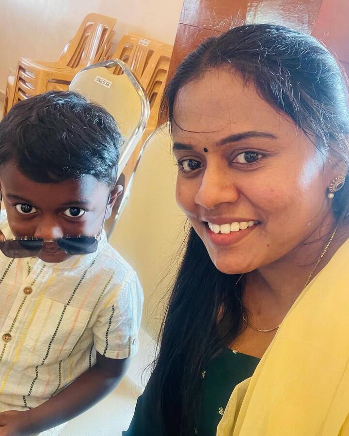 “யுவான் வளர்கிறான்..” என்ற கேப்ஷனை, குழந்தையின் வளர்ச்சியை பார்த்து சந்தோஷப்படும் தாயாக பதிவிட்டுள்ளார் திவ்யா.