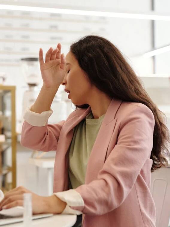 छींक रोकना क्यों है बेहद खतरनाक