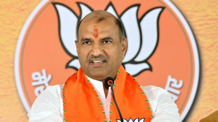 राजस्थान में सभी 25 सीट पर मतदान होने के बाज बीजेपी प्रदेश अध्यक्ष सीपी जोशी ने सोशल मीडिया हैंडल एक्स पर लिखा कि 'दोनों चरण के मतदान के बाद हम विश्वास से कह सकते हैं कि प्रदेश की सभी 25 सीटों पर कमल खिलेगा.'