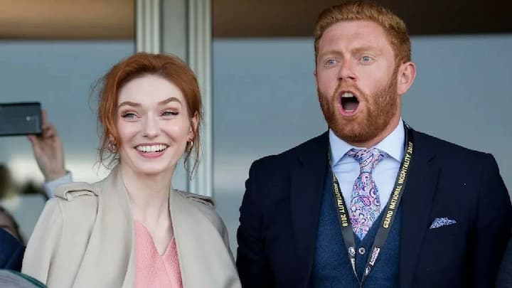 You must have often seen Bairstow playing smoky innings on the field.  But very few people know about his personal life.  So we will tell you his interesting story of heartbreak.