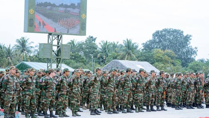 Cambodia Explosion in military base 20 soldiers killed PM Hun Manet expressed grief Cambodia Explosion: कंबोडिया के सैन्य अड्डे पर गोला-बारूद में विस्फोट, 20 सैनिकों की मौत; पीएम हुन मानेट ने जताया दुख