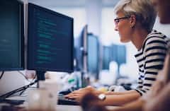 Tech Jobs: ટીસીએસ-ઈન્ફોસિસ જેવી દિગ્ગજ કંપનીઓમાં કર્મચારીઓની સંખ્યા ઘટી, પણ આ કંપનીઓ વધાર્યો સ્ટાફ