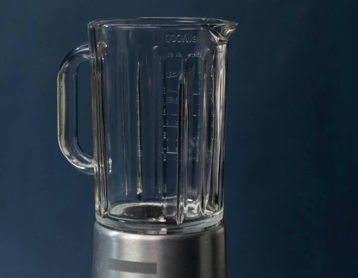 செய்முறை விளக்கம் : சமைத்த ஸ்வீட் கார்னை மிக்சி ஜாரில் எடுத்து கொரகொரப்பாக அரைக்கவும். அதனுடன் பொடியாக நறுக்கிய வெங்காயம், குடைமிளகாய், இஞ்சி, பச்சை மிளகாய், துருவிய கேரட், இஞ்சி, பூண்டு சேர்க்கவும்.