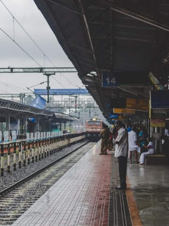 ऐसे रेलवे स्टेशन, जिन्हें अंग्रेजों ने बनवाया था!