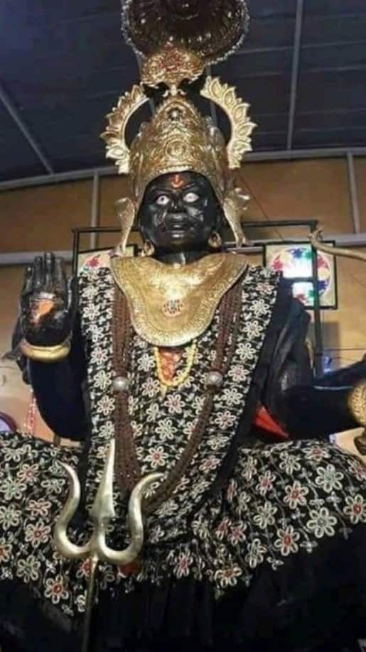 શનિની ક્રૂર દૃષ્ટિથી બચવા કરો આ ઉપાય