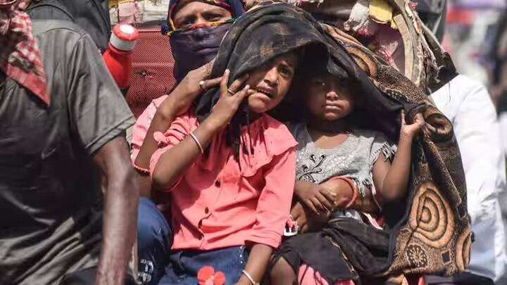 IMD અનુસાર, આસામ, મેઘાલય, ત્રિપુરા, કોંકણ અને ગોવા, કોસ્ટલ આંધ્રપ્રદેશ, કોસ્ટલ કર્ણાટક, કેરળ, તમિલનાડુ, પુડુચેરી અને કરાઈકલમાં ગરમ અને ભેજવાળું હવામાન પ્રવર્તશે. લોકોને તડકાનો સામનો પણ કરવો પડી શકે છે.