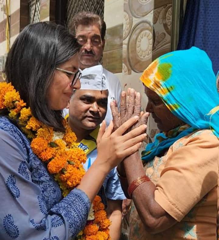 आप सुप्रीमो और दिल्ली के मुख्यमंत्री अरविंद केजरीवाल की गिरफ्तारी और उसके बाद विपक्षी के खिलाफ होने वाली हर गतिविधि से दूर अमेरिका में मौजूद थी. एबीपी लाइव से बात करते हुए राज्यसभा सांसद मालीवाल ने कहा कि, “मेरी फैमिली अमेरिका में रहती है, और इमरजेंसी थी, जिसके लिये मुझे जाना पड़ा था. अब मैं वापस आ गई हूँ और आप के लिए कैंपेन करूंगी.