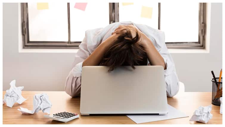 Working day and night can cause burnout, know its symptoms and how to avoid it.