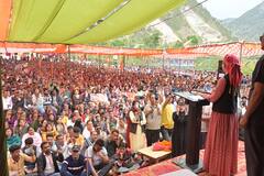 रामपुर में कंगना रनौत का अलग अंदाज, रेजटा-धाटू पहन किया प्रचार, देखें तस्वीरें