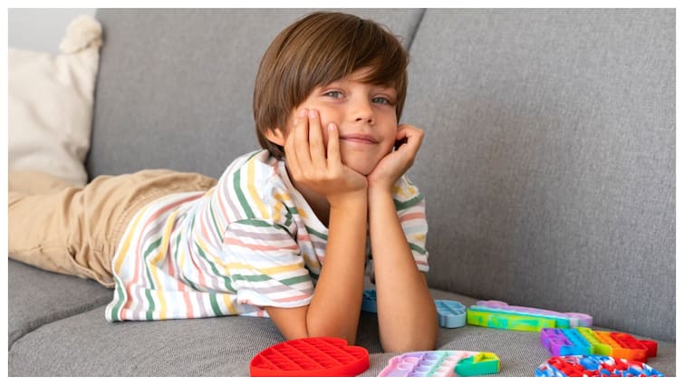 ऑटिज्म के कैसे शिकार हो जाते हैं बच्चे, जानें लक्षण, न करें इग्नोर Understanding Autism in Children Recognize the Symptoms Do not ignore ऑटिज्म के कैसे शिकार हो जाते हैं बच्चे, जानें लक्षण, न करें इग्नोर