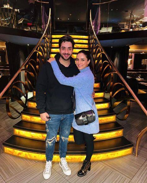 'ਇੰਸਟੈਂਟ ਬਾਲੀਵੁੱਡ' ਨਾਲ ਗੱਲਬਾਤ ਦੌਰਾਨ ਅਲੀ ਨੇ ਖੁਲਾਸਾ ਕੀਤਾ ਕਿ ਉਸ ਦੀ ਮਾਂ ਉਸ ਨੂੰ ਅਤੇ ਜੈਸਮੀਨ ਨੂੰ ਵਿਆਹ ਕਰਨ ਲਈ ਕਹਿ ਰਹੀ ਹੈ।