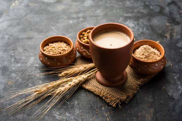 सत्तू का रोजाना सेवन करने से खून की कमी दूर होती है और शरीर फुर्तीला बनता है.